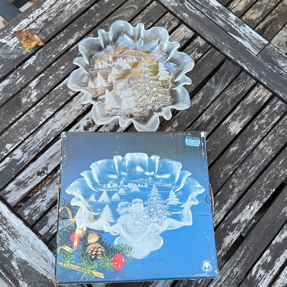 Vintage MIKASA West Germany “Christmas story” frosted glass footed bonbon plate - Picture 11 of 12